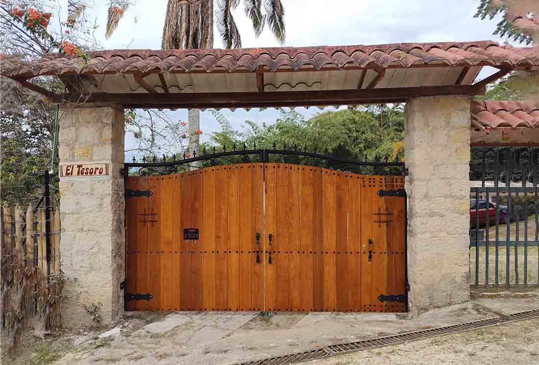 portones rusticos de madera para fincas en manizales, pereira, ibague, tunja, valledupar, tunja, monteria, sincelejo